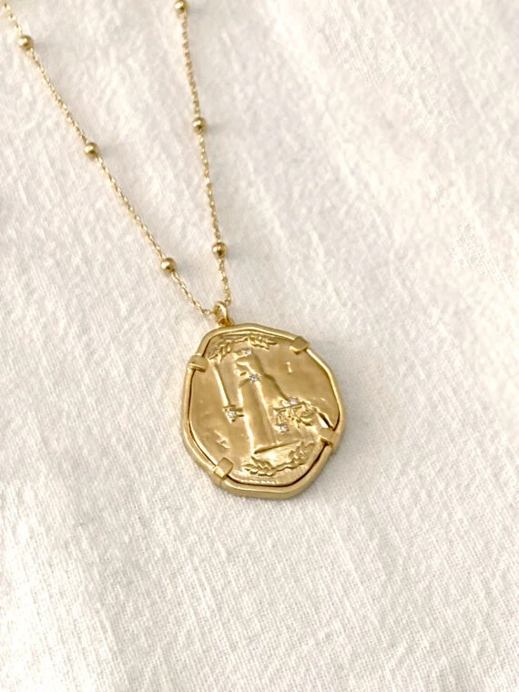 Collier médaille antique thémis