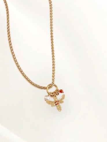 Collier amulette cuivrée Abeille