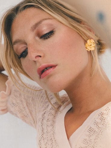 Bijoux fantaisie de créateurs 18 boucles d'oreilles fleurs dorées Sarah - Puces d'oreilles - femme