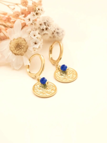 petites créoles avec medaille sakura lapis lazuli