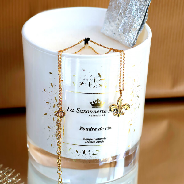 Bougie et Collier plaqué or Fleur de Lys
