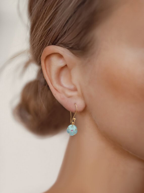 Petites boucles d'oreilles fleurs aigue-marine femme
