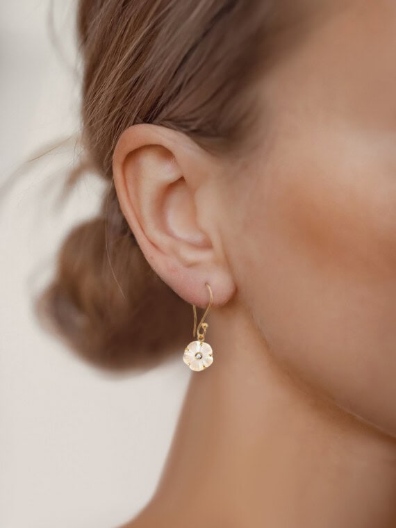 Petites boucles d'oreilles fleurs cristal femme