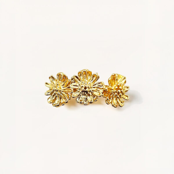 Bague marguerite triple femme - présentation du bijou doré