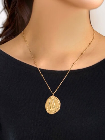 Collier médaille themis femme symbole justice