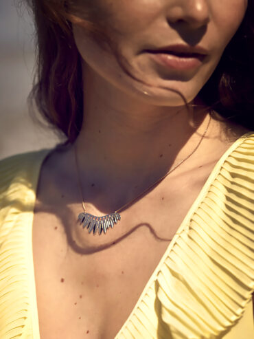 Collier plumes resplendissant détail