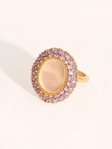 Bague mirage nacre zircons violets vue 1 pres