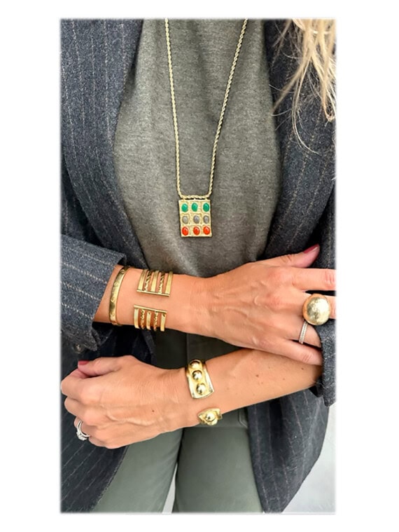 mix de bijoux DC avec sautoir et joncs