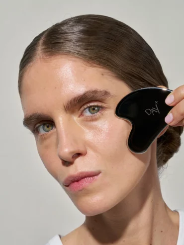 Gua Sha - outil massage visage. Beauté.