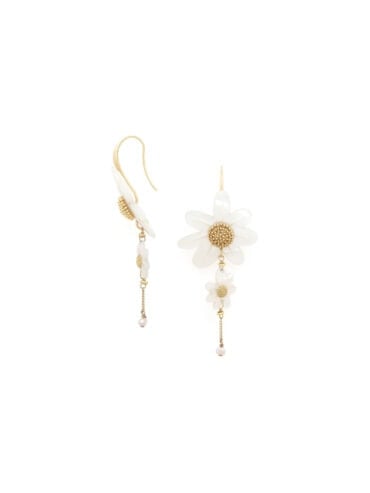 Boucles pendantes Marguerite nacre blanche