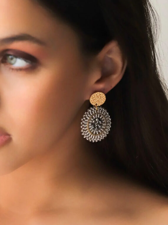 Boucles d'oreilles baby espagnola argent - blanc et gris - Bijoux dorés portrait de femme