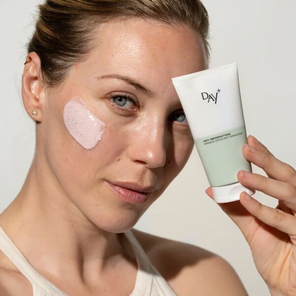 Masque argile exfoliant visage perfecteur femme