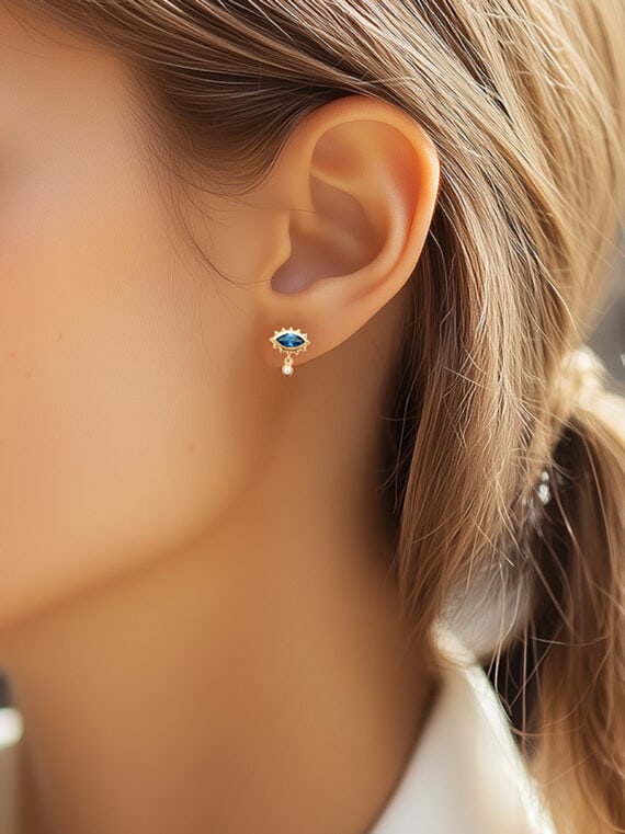 petites puces d'oreilles oeil bleu mataki femme zoom