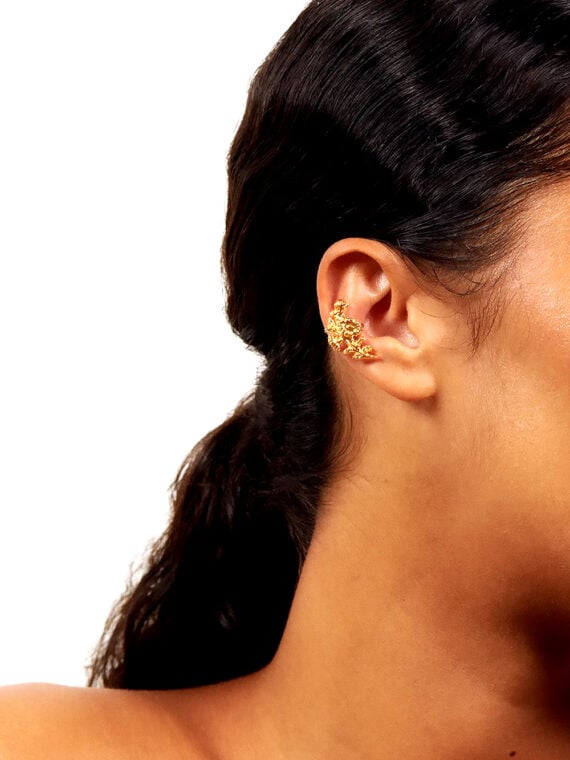 zoom : Bague d'oreille Stella dorée à l'or fin - Bijou fantaisie de qualité porté à une femme