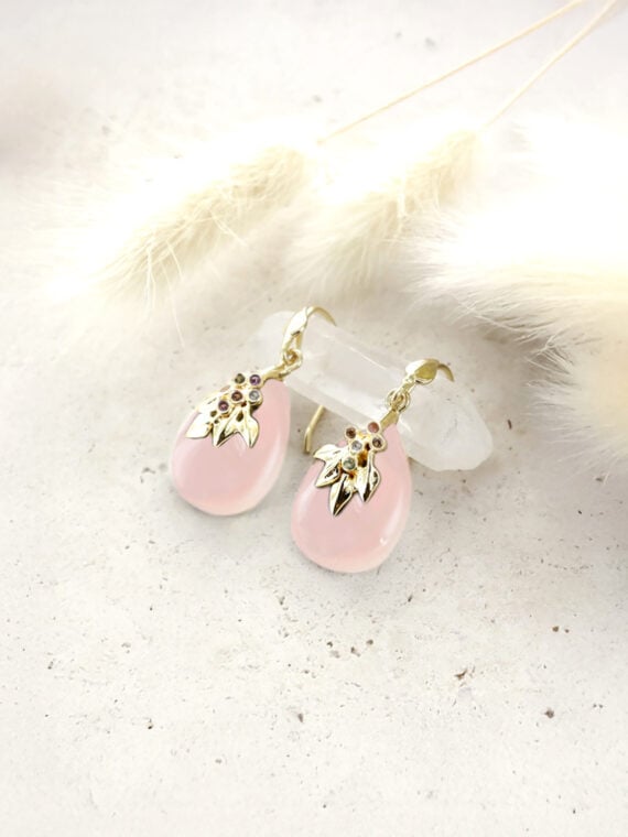 Boucles d'oreilles flora quartz rose en détail