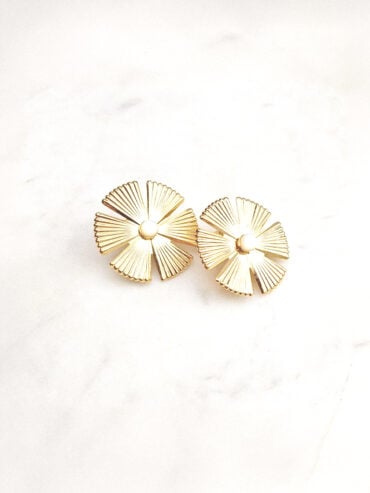 Boucles d'oreilles dorées sol nacre