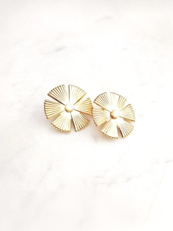 Boucles d'oreilles dorées sol nacre