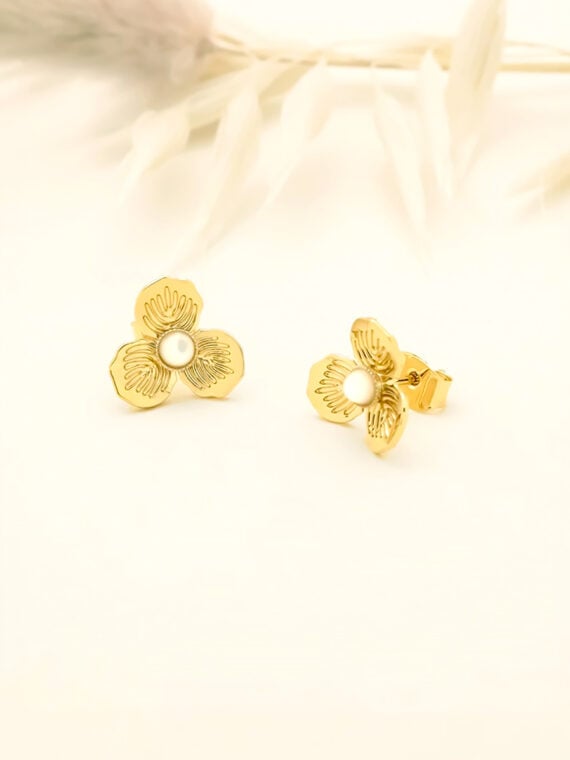 Puces d'oreilles fleurs primavera nacre - bijoux dorés à l'or fin