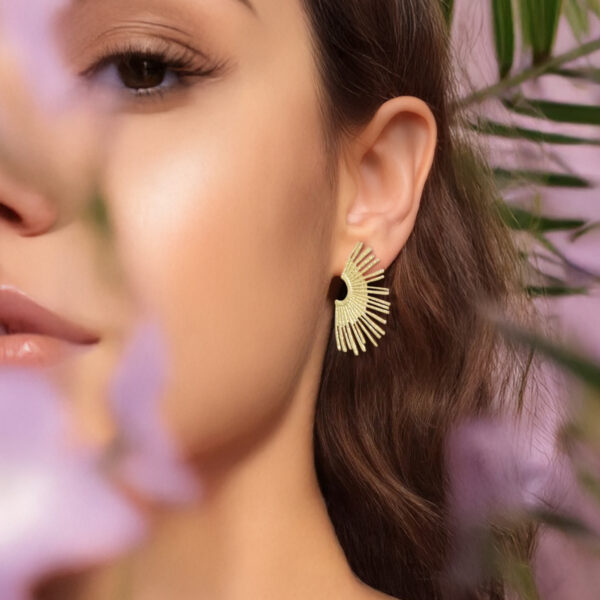 Boucles d'oreilles solaia presentation femme - bijoux en acier inoxydable