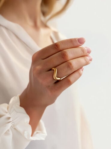 Bijoux fantaisie de créateurs 25 Bague Vague Uhaina plaqué or