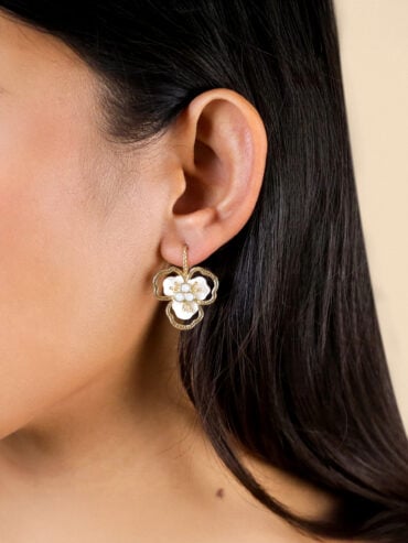 Boucles d'oreilles fleurs nacre Lisette