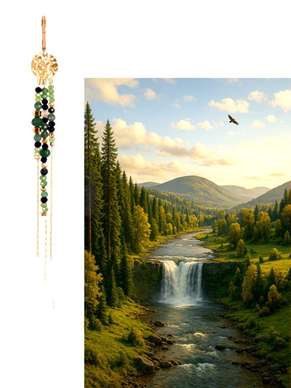 Boucles d'oreilles pendantes élégantes vertes avec pampilles martelée dorée