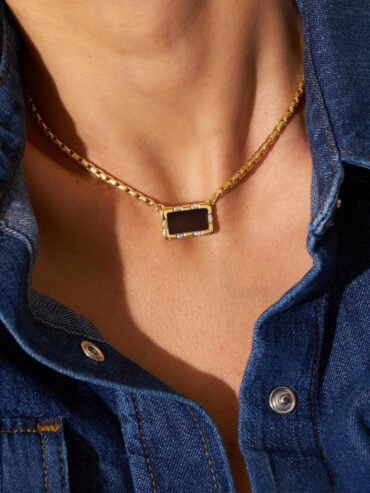 Collier bianca obsidienne dorée noire femme chemise