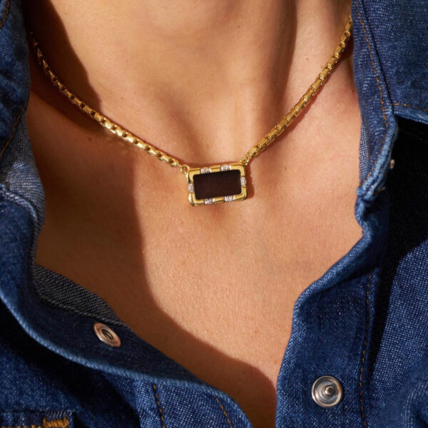 Collier bianca obsidienne dorée noire femme chemise