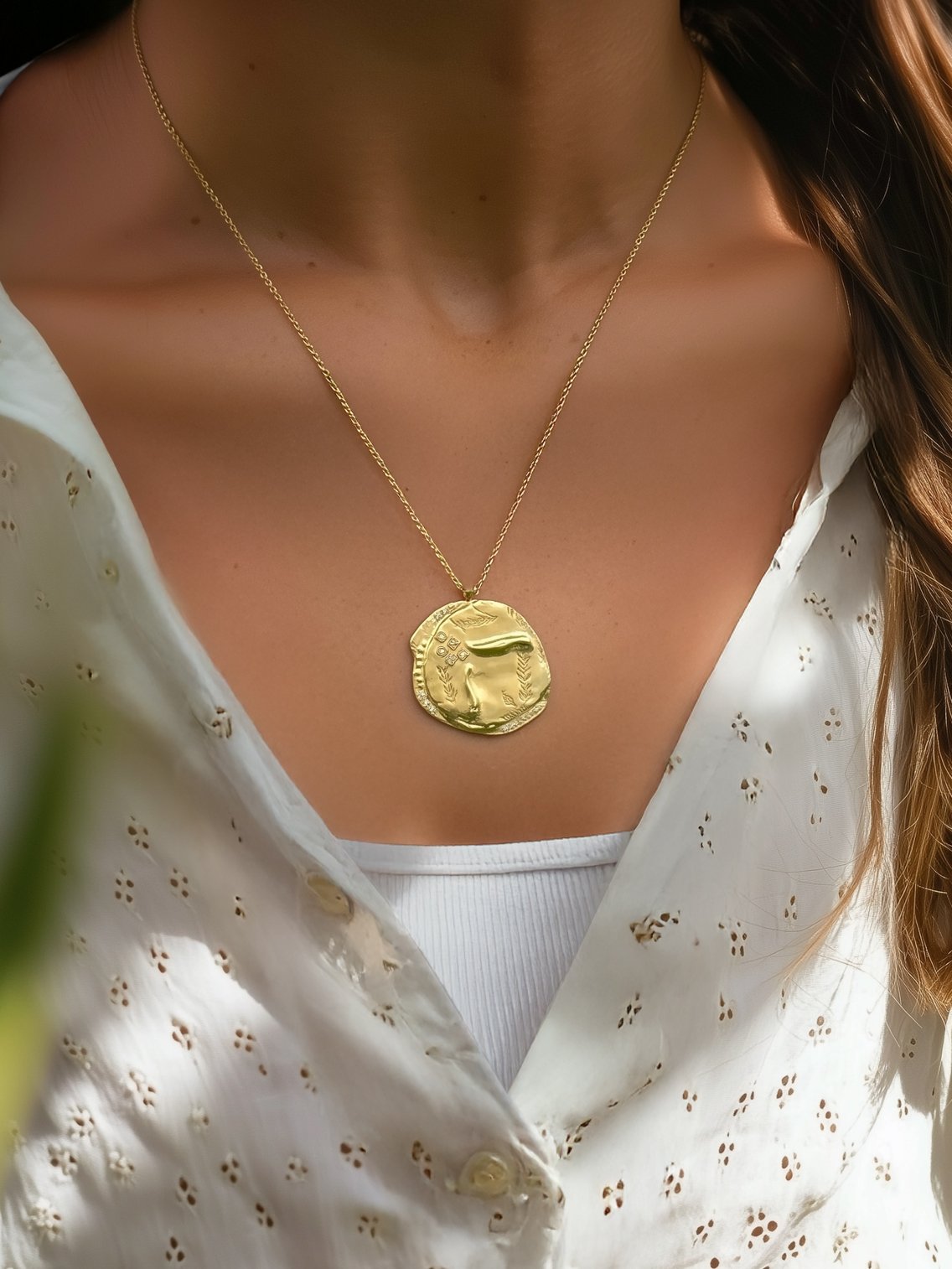 Collier médaille Esther 2 Collier médaille dorée femme esther