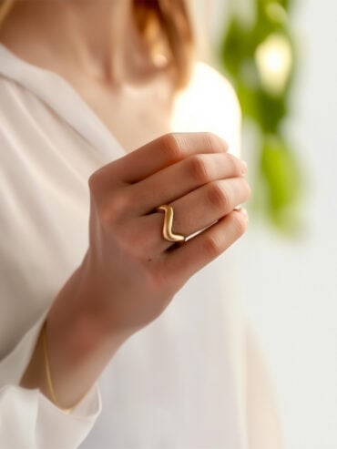 Bijoux fantaisie de créateurs 29 Bague vague plaqué or UNHAINA - femme