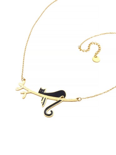 Collier doré chat noir. Bijou en acier doré et résine noire.