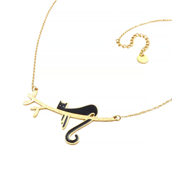 Collier doré chat noir. Bijou en acier doré et résine noire.