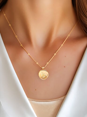 Collier médaille abeille mélina femma
