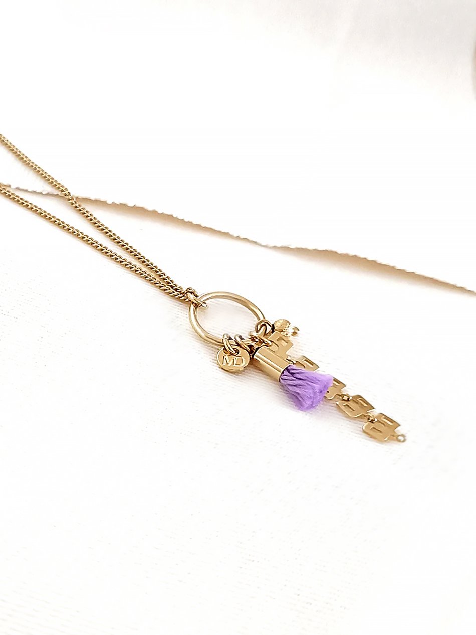 Collier gri-gri Folk Lilas 1 Collier gri-gri folk lilas - collier doré et pompon lilas