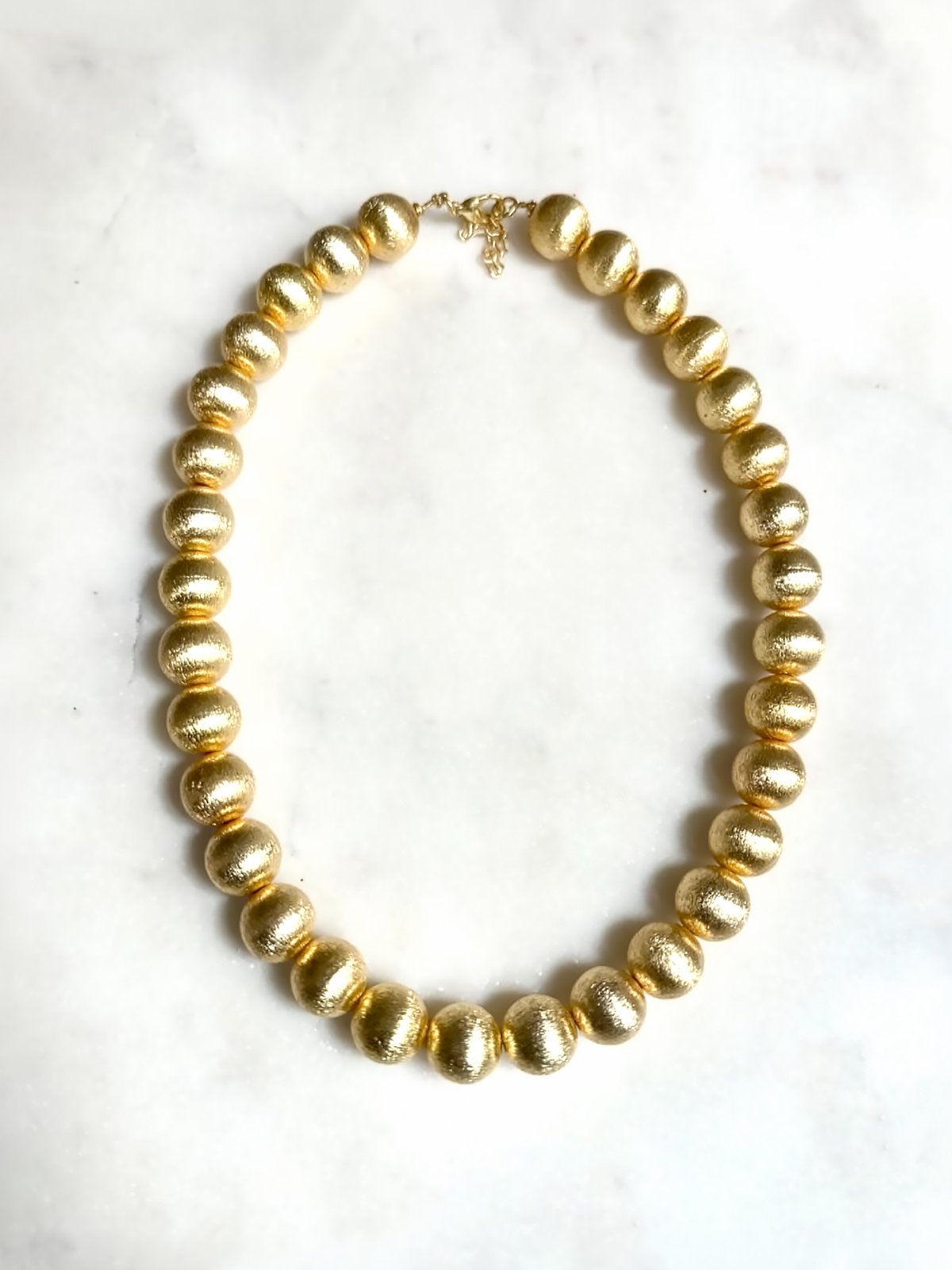 Collier boules or mat 1 Collier Boules or mat