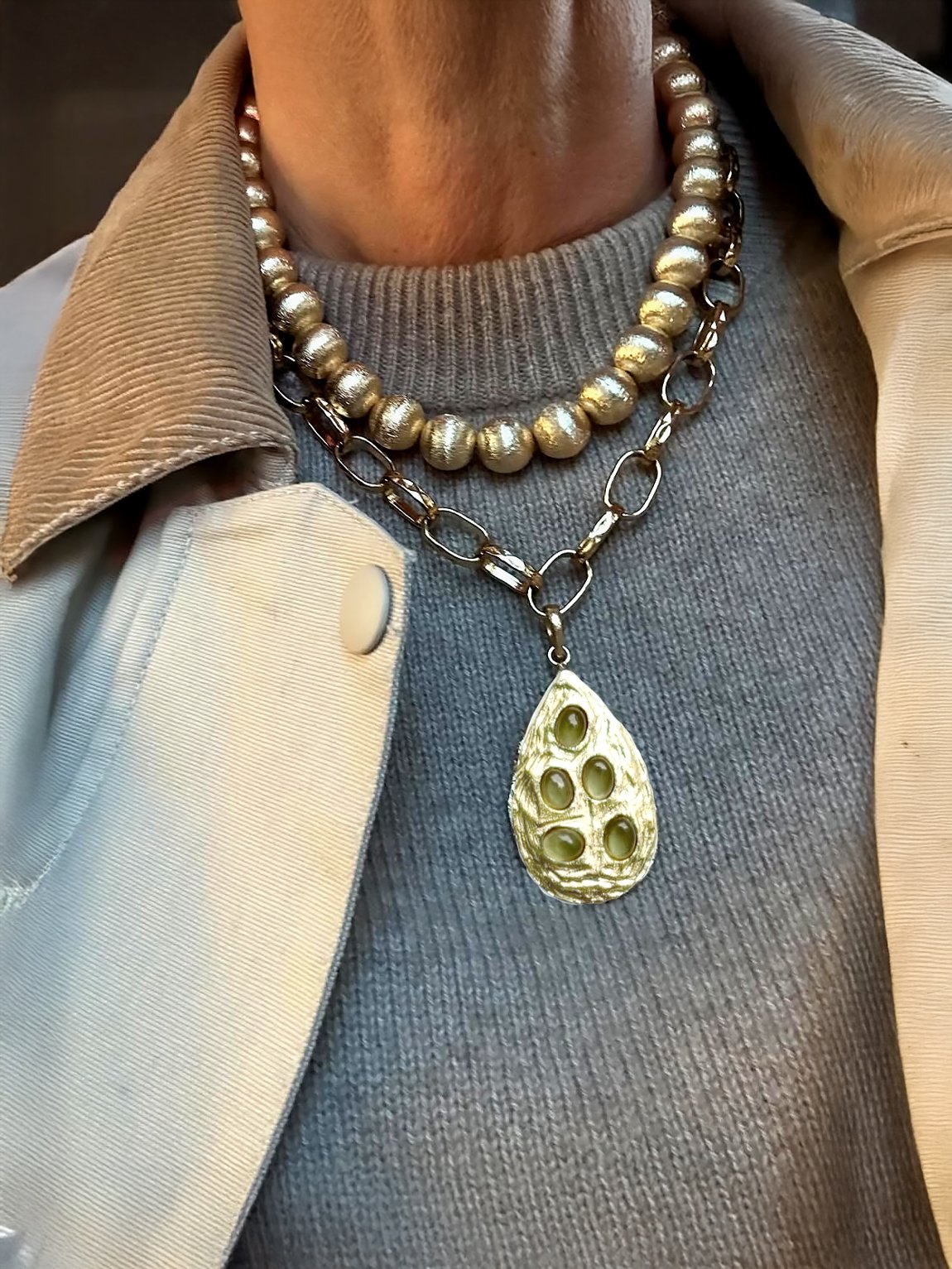 Collier goutte péridot 5 Collier boules or mat et collier goutte peridot