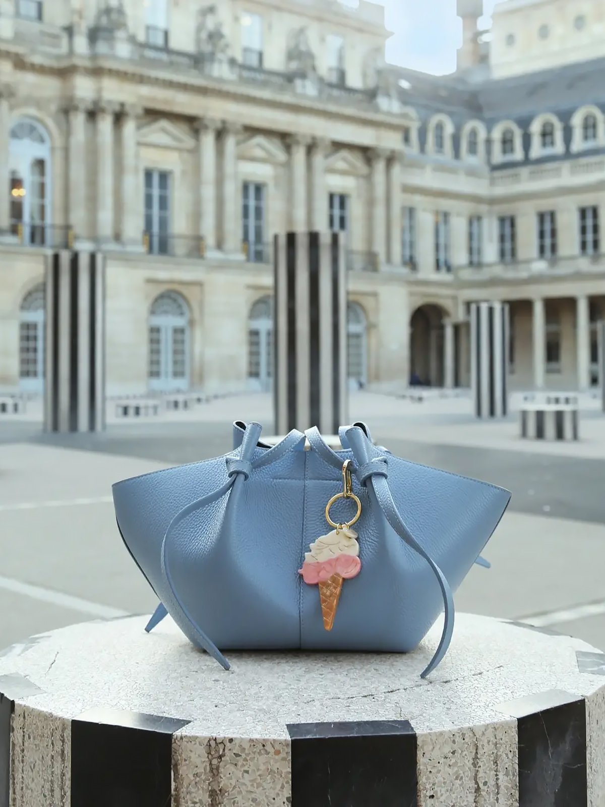 Bijou de sac et porte-clés Cornet de Glace 3 Bijou de sac et porte-clés CORNET DE GLACE Solar Eclipse