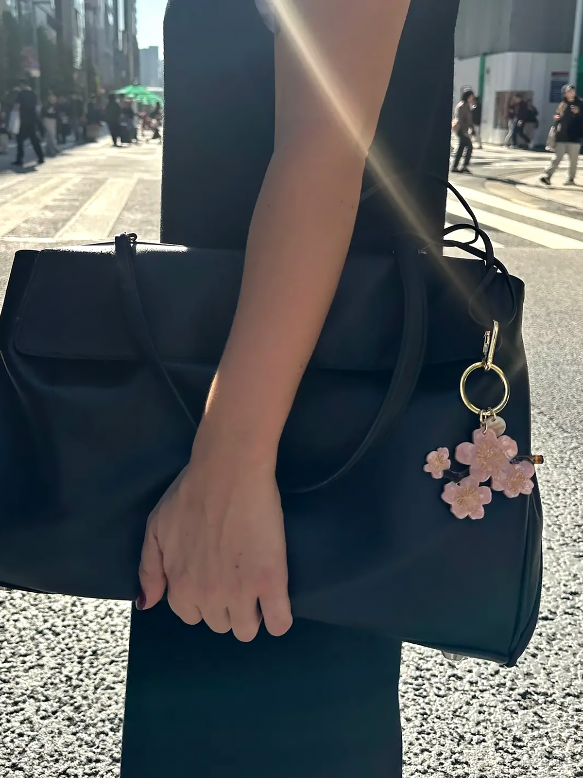 Bijou de sac et porte-clés Fleurs de cerisier 2 Bijou de sac et porte-clés Fleurs de cerisier Solar Eclipse - femme ville