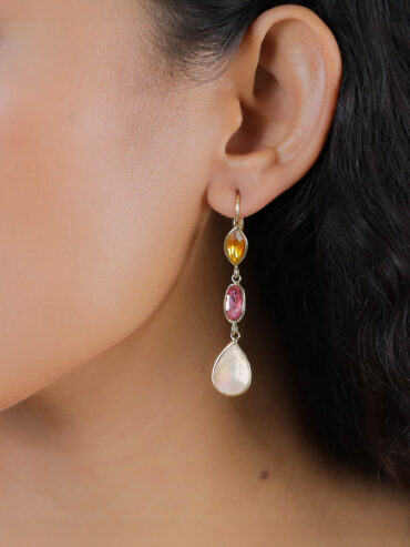 Boucles d'oreilles dormeuses goutte nacre Emy