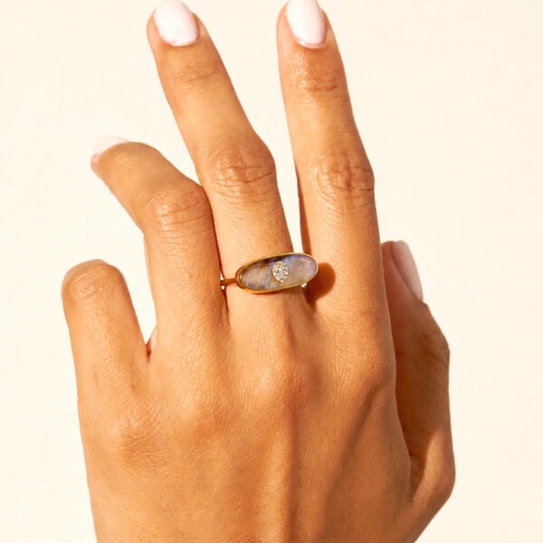 Bague izy2 labradorite main femme