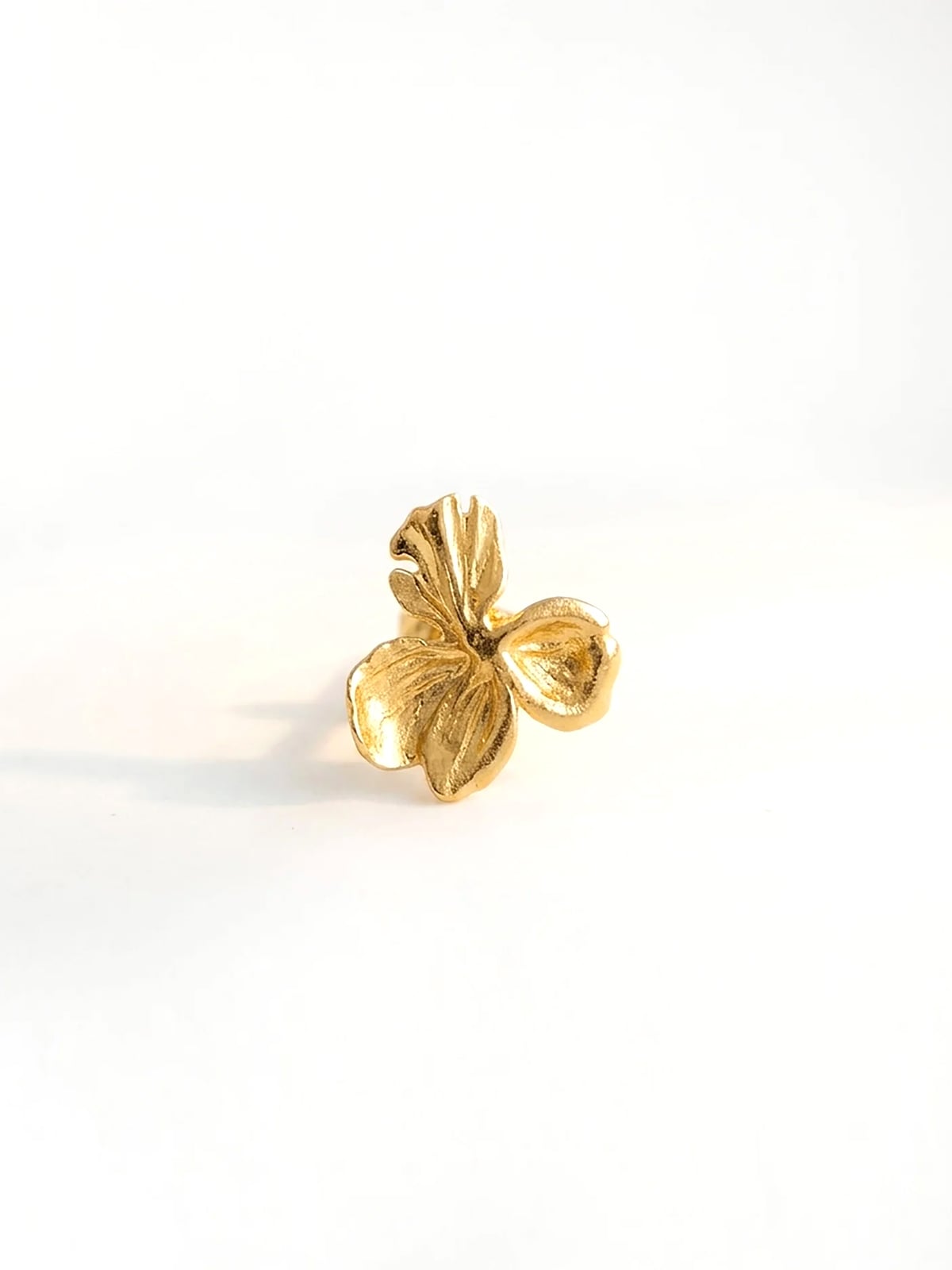 Bague d'oreille petite fleur Mily 1 Bague petite fleur Mily - bijou doré