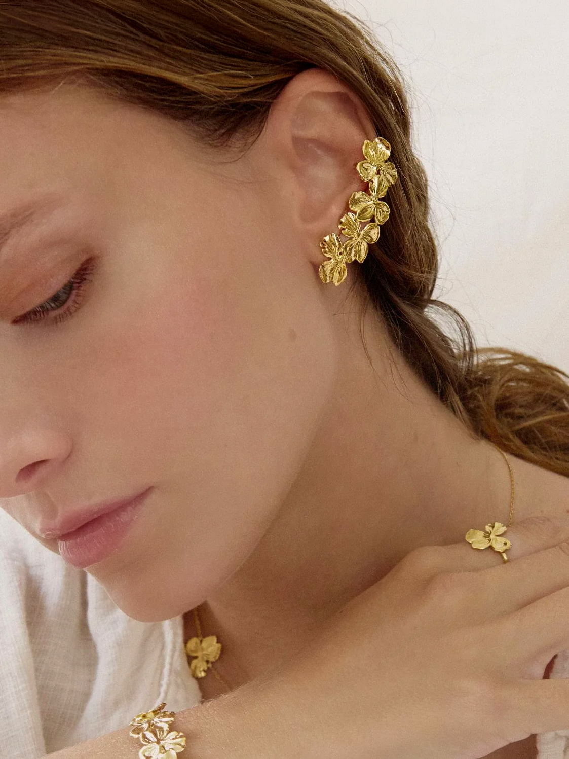 Bague d'oreille fleurs Fara 3 Bague d'oreilles fleurs fara - bijou doré femme