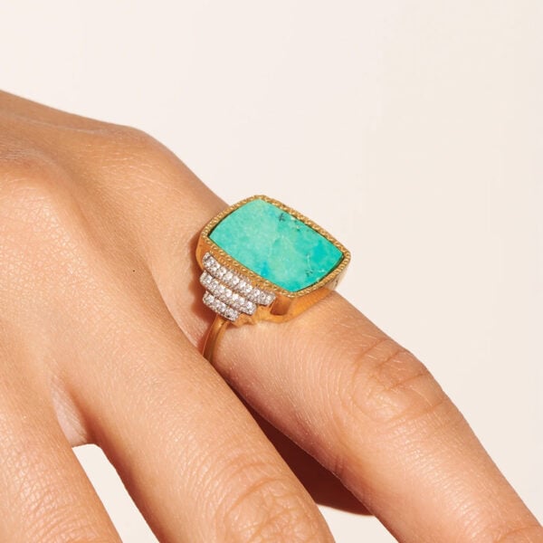 Bague kara turquoise main femme
