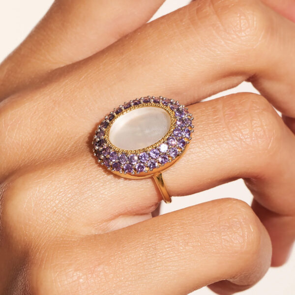 Bague mirage nacre main femme