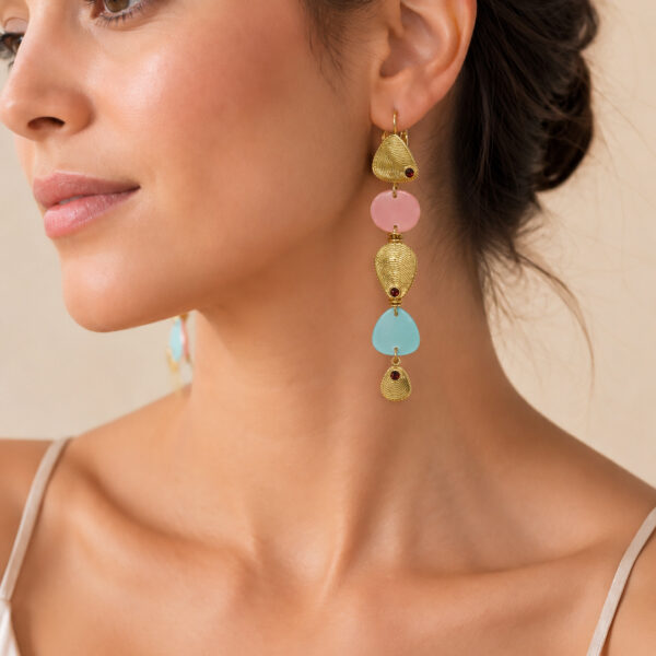 Boucles longues dragées laly femme présentation