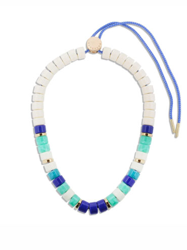 Collier Praia Azul ivoire - modèle réglable en perles acryliques bleues et blanc ivoire.