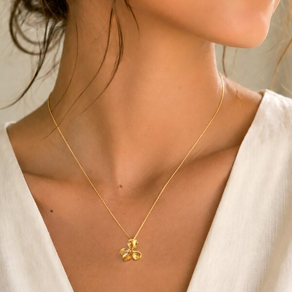 Collier fleur dorée silane -zoom - bijou femme