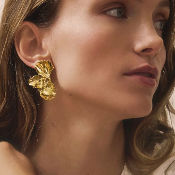 Boucles d'oreilles EUMENIDE MEDIUM femme zoom - Bijoux pétales dorés