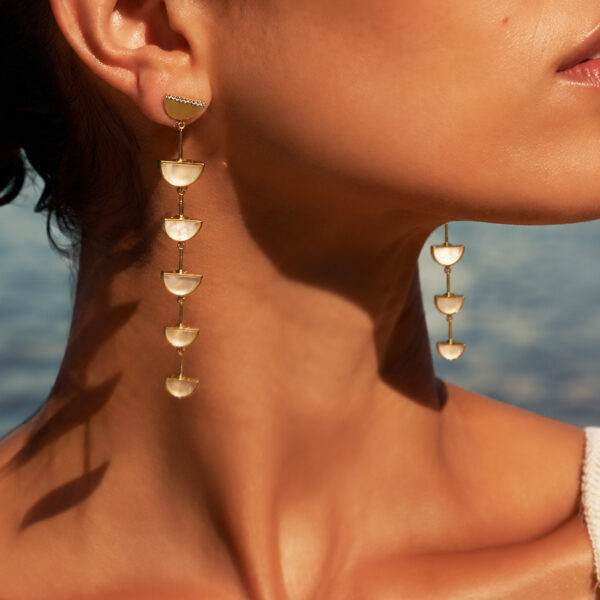 Boucles d'oreilles longues seema nacre femme mer été