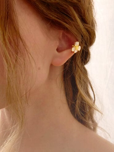 Bague d'oreille petite fleur Mily émaillée